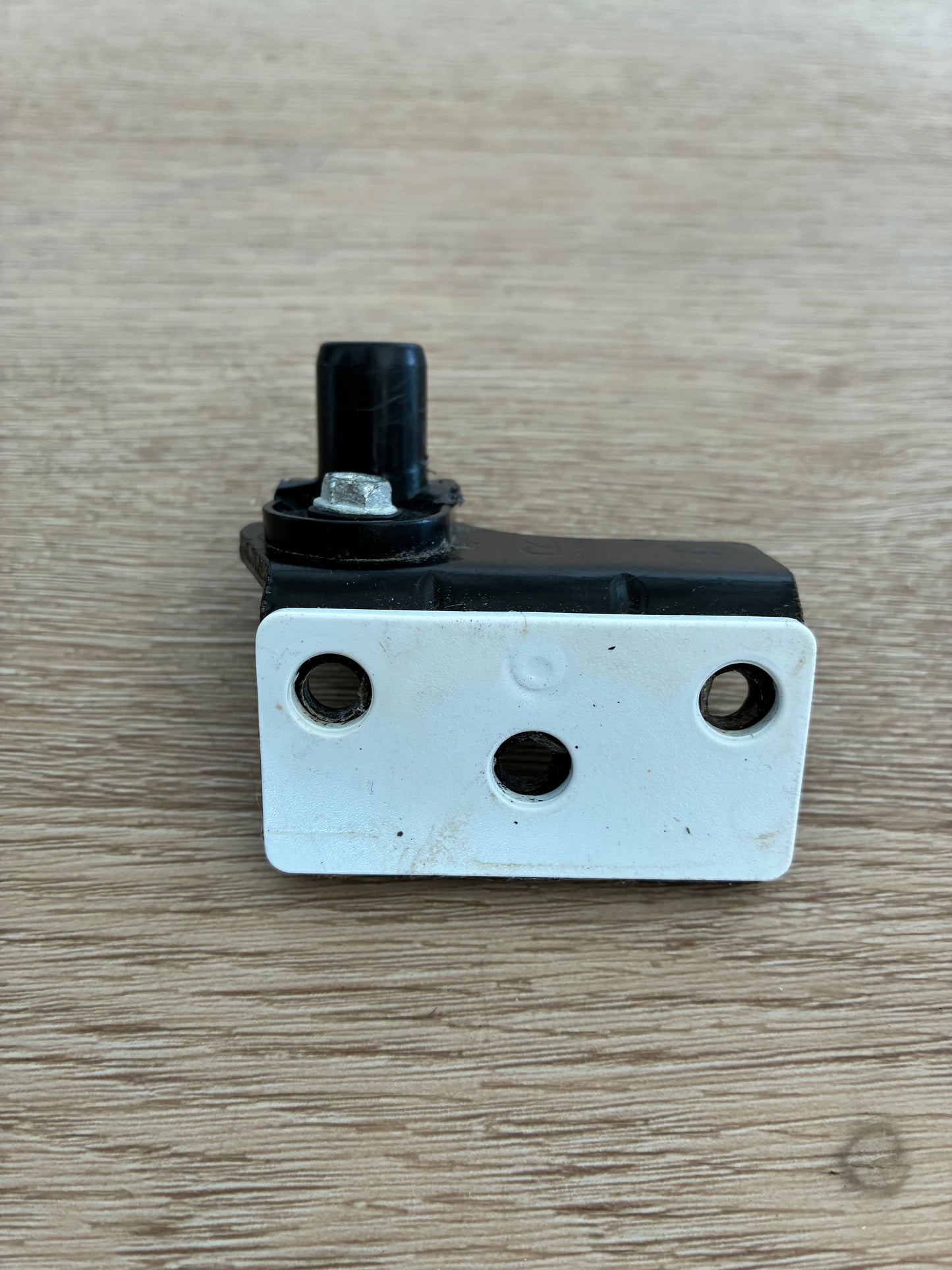 4775JQ2057D LG side by side fridge freezer RIGHT hand side RHS bottom lower hinge assembly