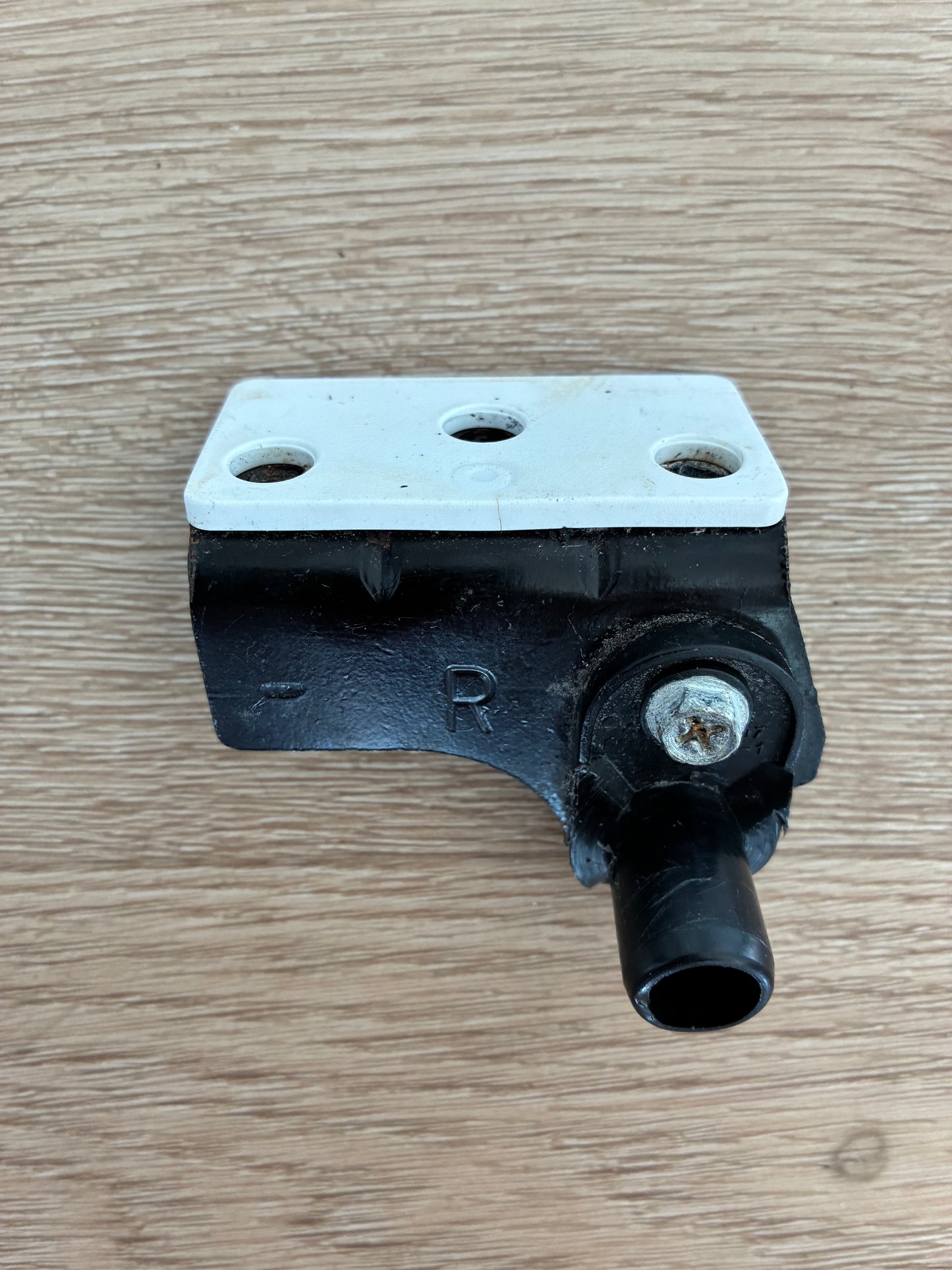 4775JQ2057D LG side by side fridge freezer RIGHT hand side RHS bottom lower hinge assembly