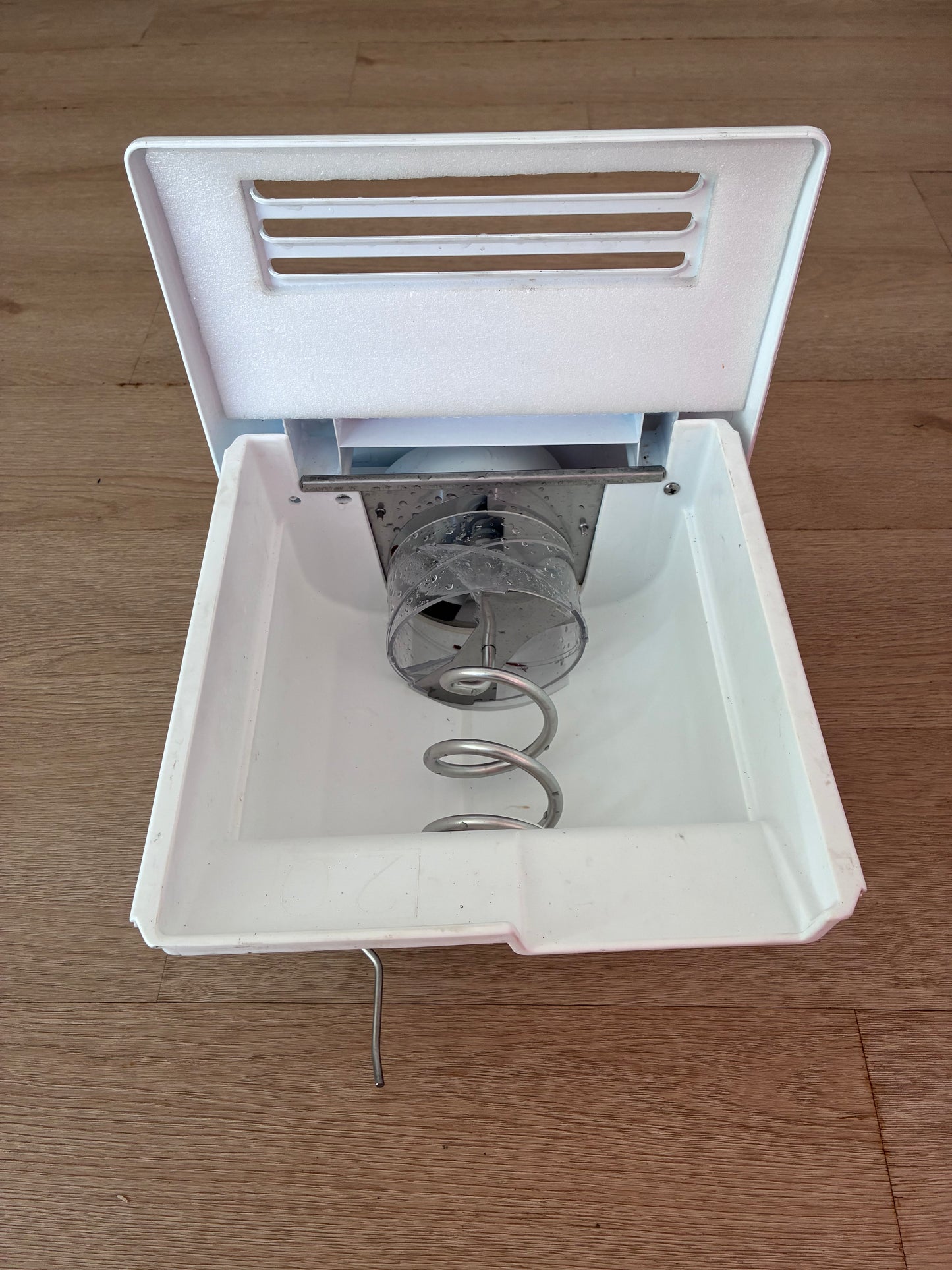 5075JA1029E LG side by side fridge freezer ice bucket bin mixer maker auger