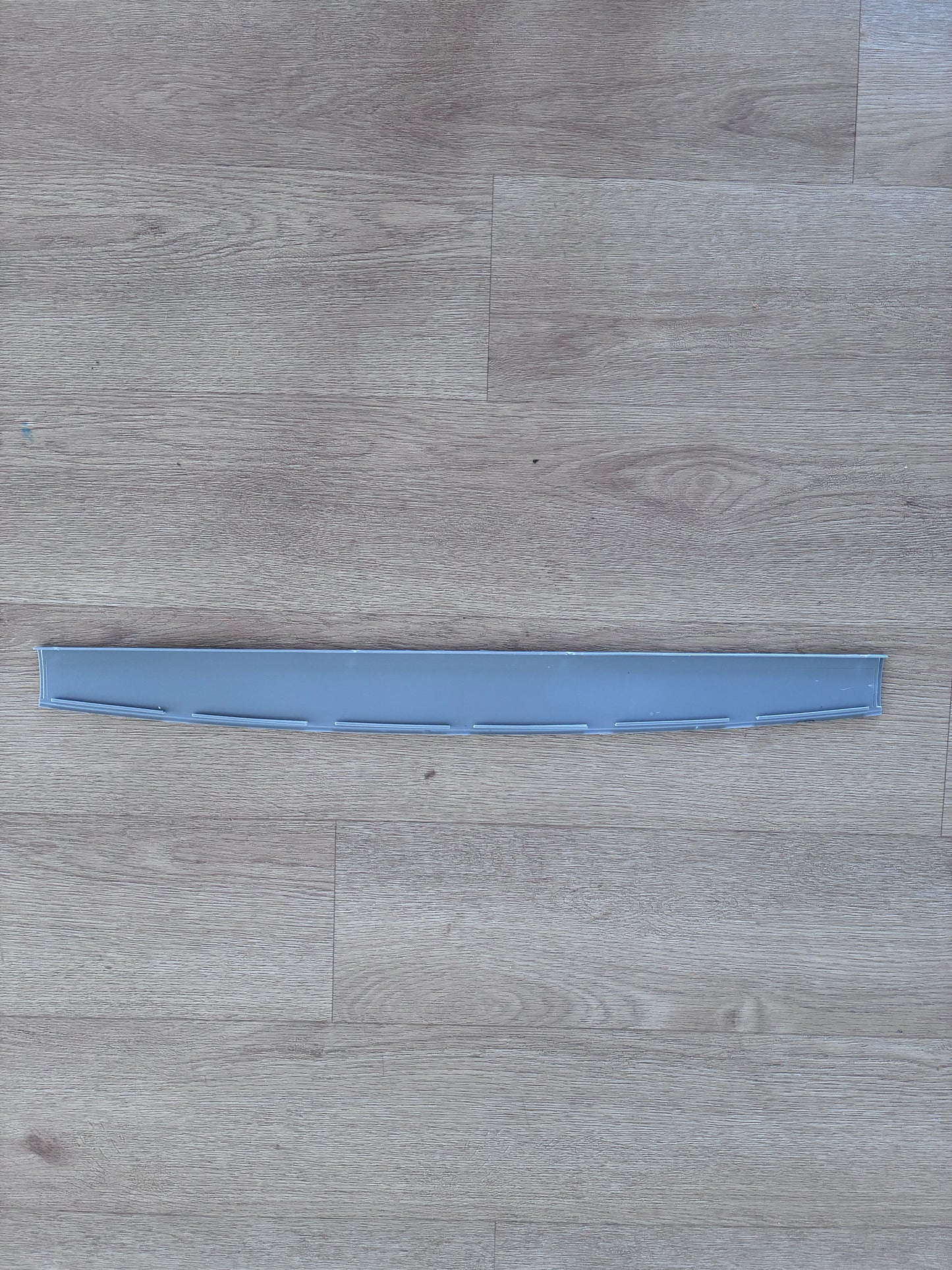 814452 Fisher & Paykel CAP DOOR END OUTER 790 SILVER