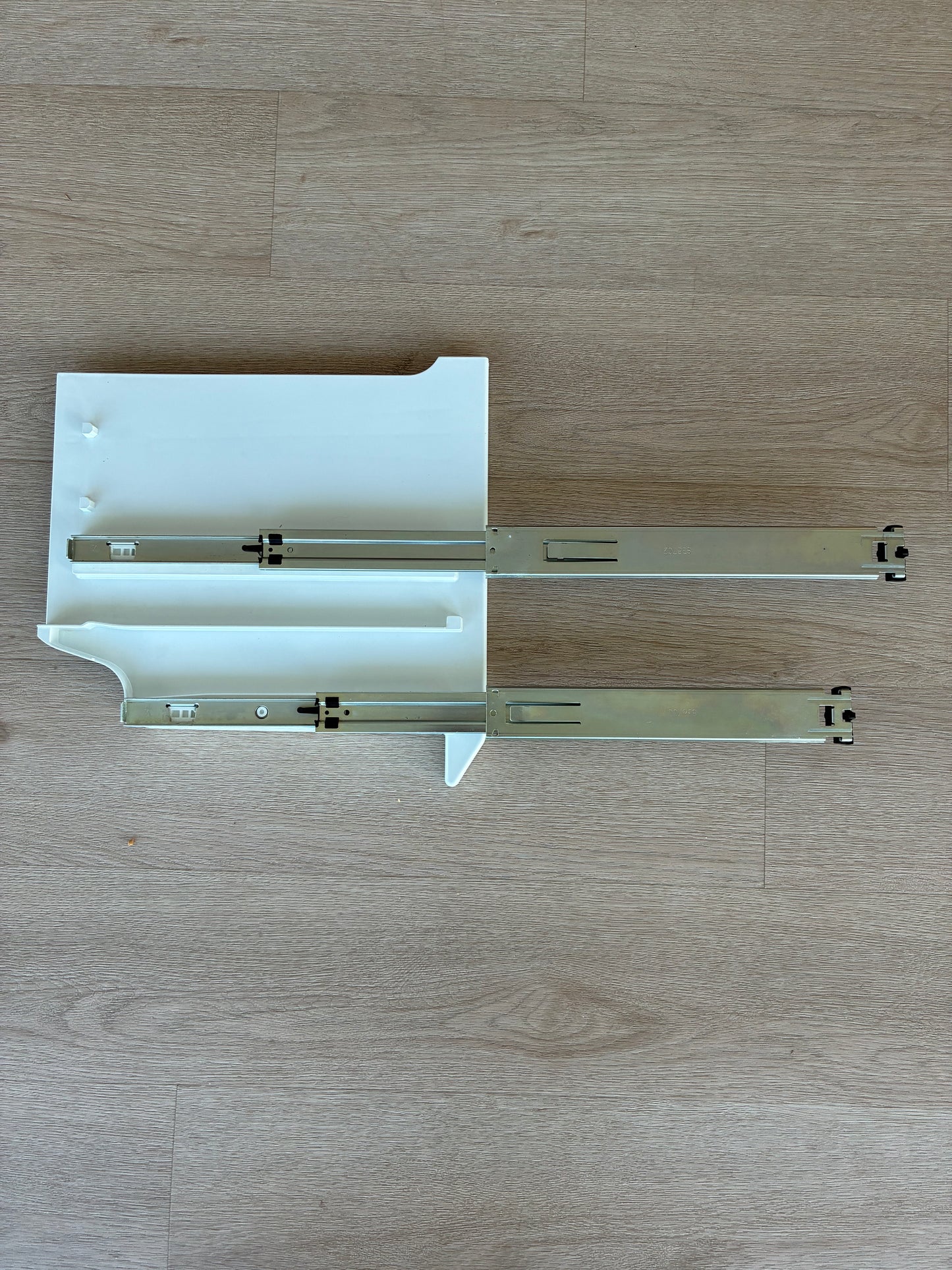 836545 836700 836702 Fisher & Paykel fridge freezer slide retainer RHS right hand side