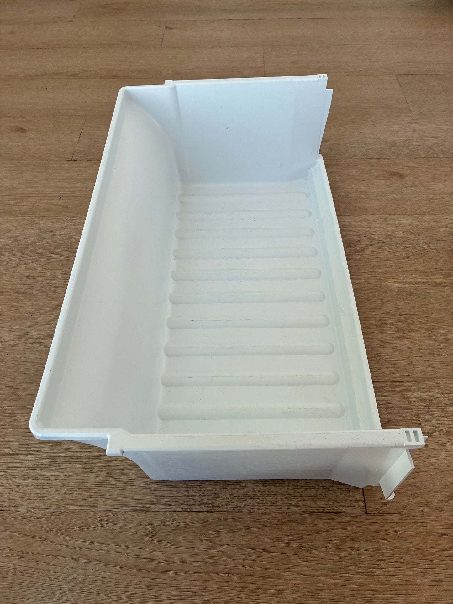 1451497 1460470 1456201 Westinghouse Electrolux bottom mount fridge LOWER BOTTOM REAR CASE freezer drawer bin