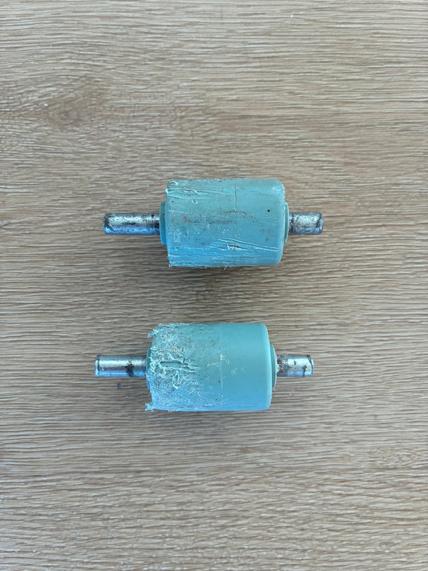 1445504K Electrolux Kelvinator Simpson Westinghouse fridge freezer grey rear roller wheel shaft axle kit PAIR