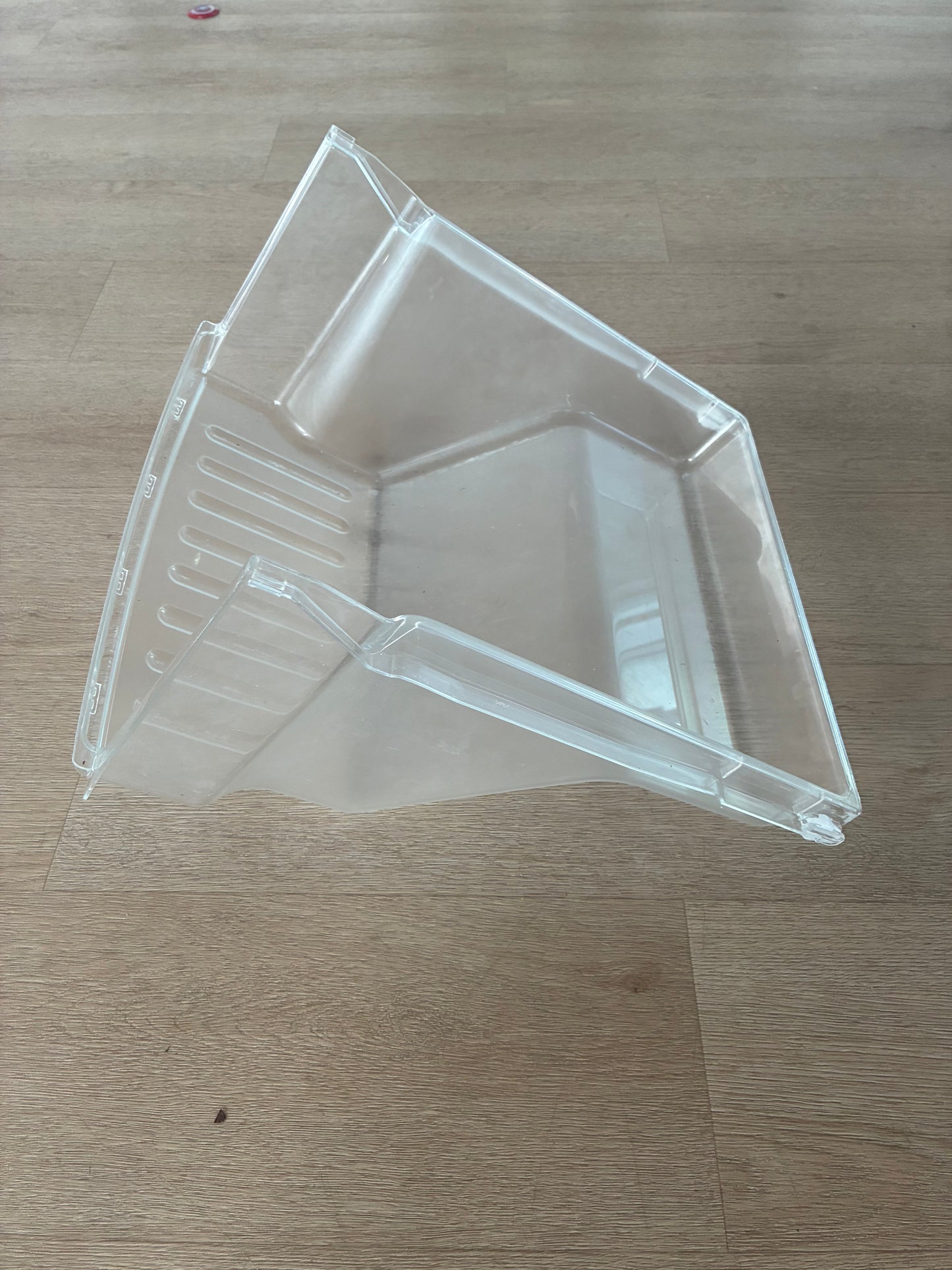 1448210 1449981 50291957004 Electrolux Kelvinator Simpson Westinghouse fridge lower crisper bin bottom vegetable drawer rear case base