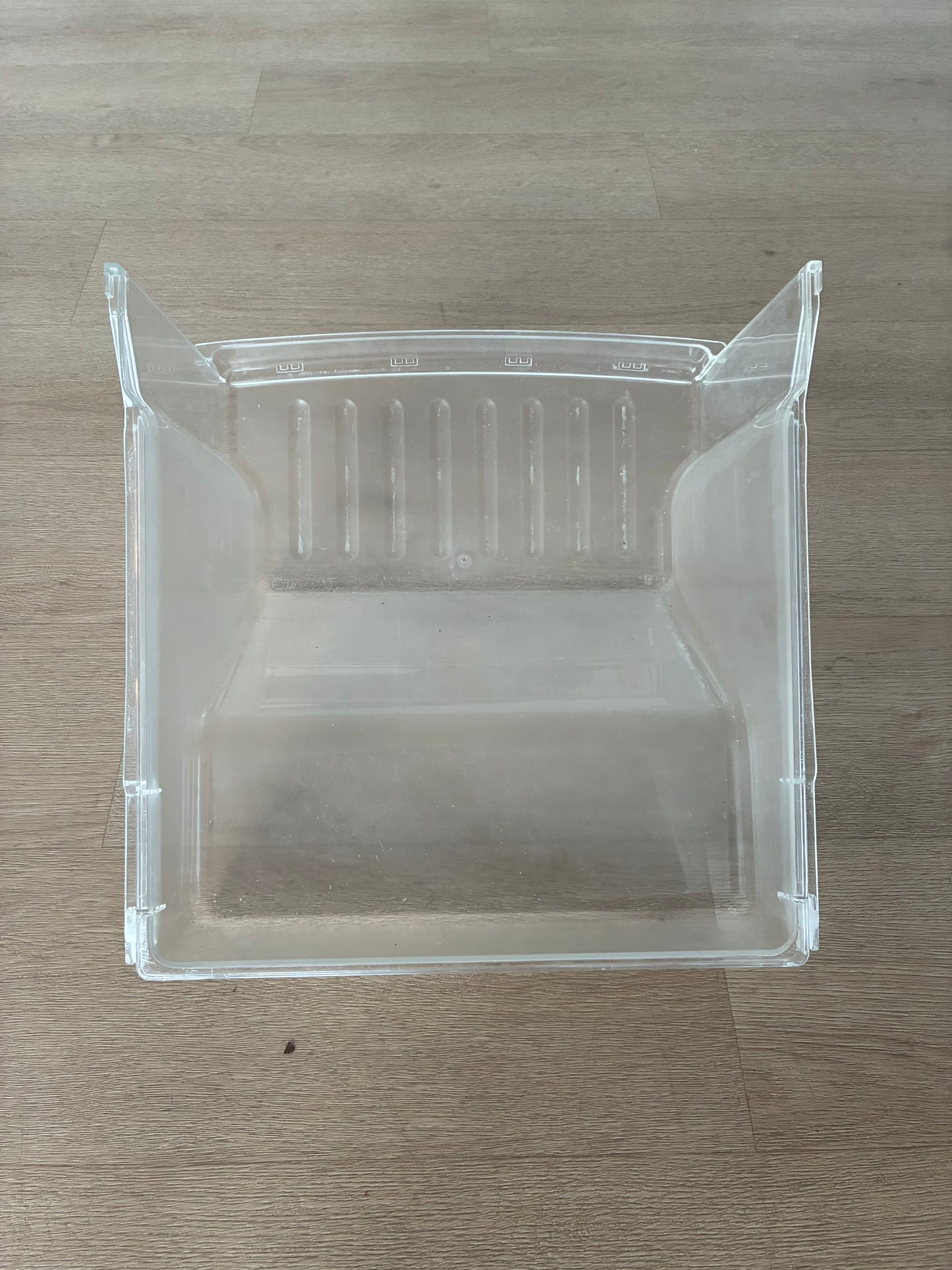 1448210 1449981 50291957004 Electrolux Kelvinator Simpson Westinghouse fridge lower crisper bin bottom vegetable drawer rear case base