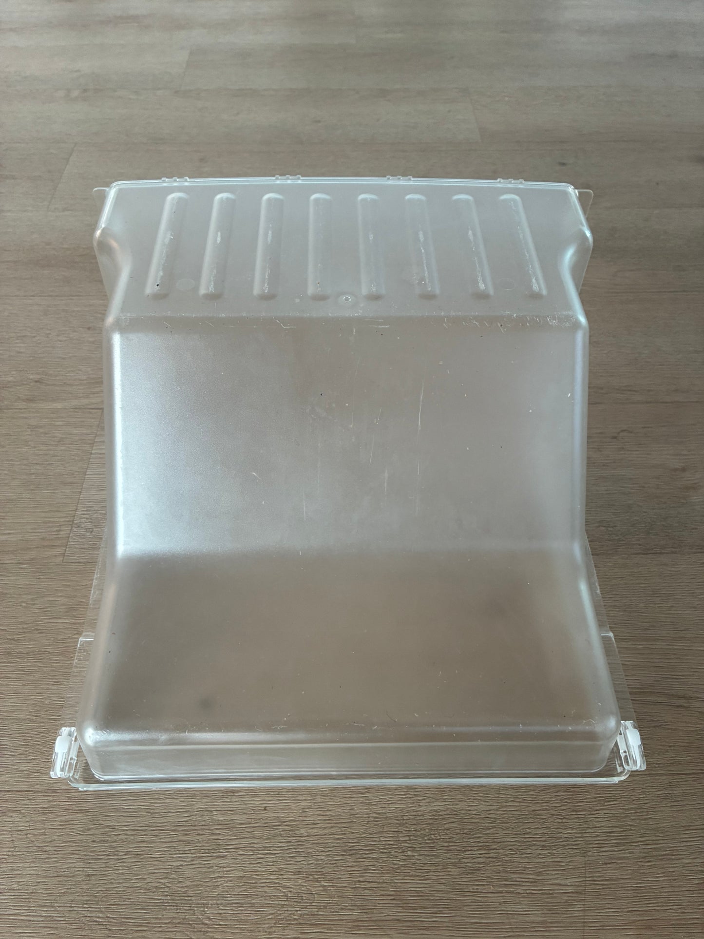 1448210 1449981 50291957004 Electrolux Kelvinator Simpson Westinghouse fridge lower crisper bin bottom vegetable drawer rear case base