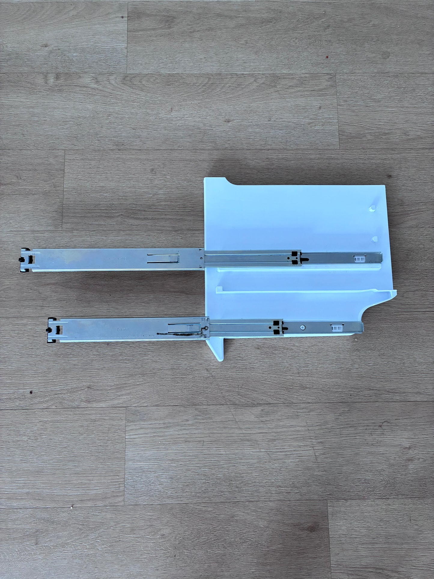 836546 836701 836703 814916 Fisher & Paykel fridge freezer slide rail retainer wall panel LHS left hand side