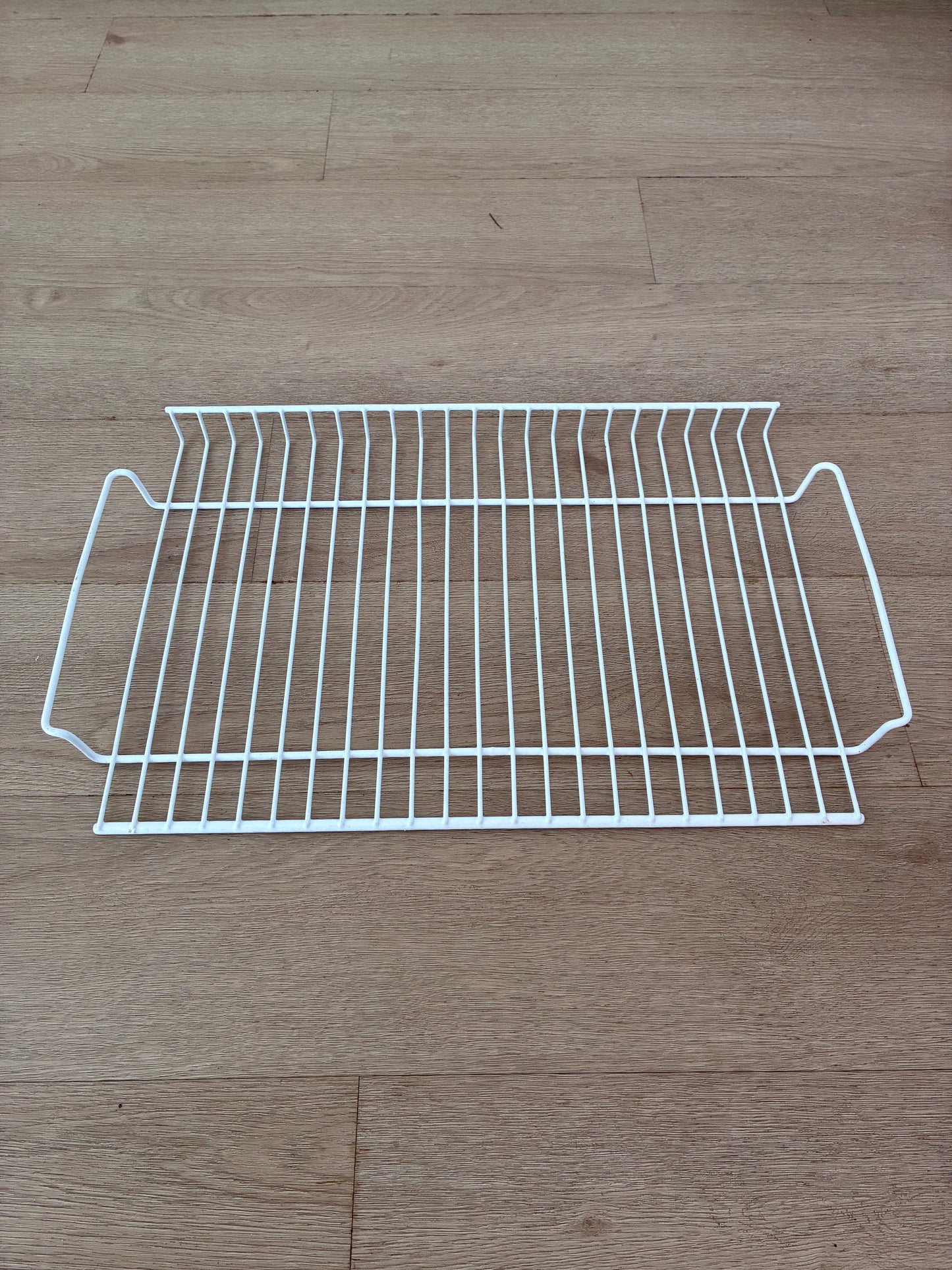 877929 Fisher & Paykel fridge freezer top wire shelf rack FITS E44B 680mm CABINETS 579 x 361