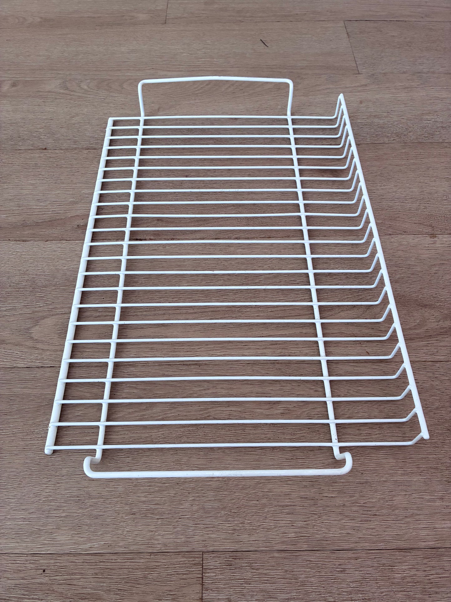 877929 Fisher & Paykel fridge freezer top wire shelf rack FITS E44B 680mm CABINETS 579 x 361