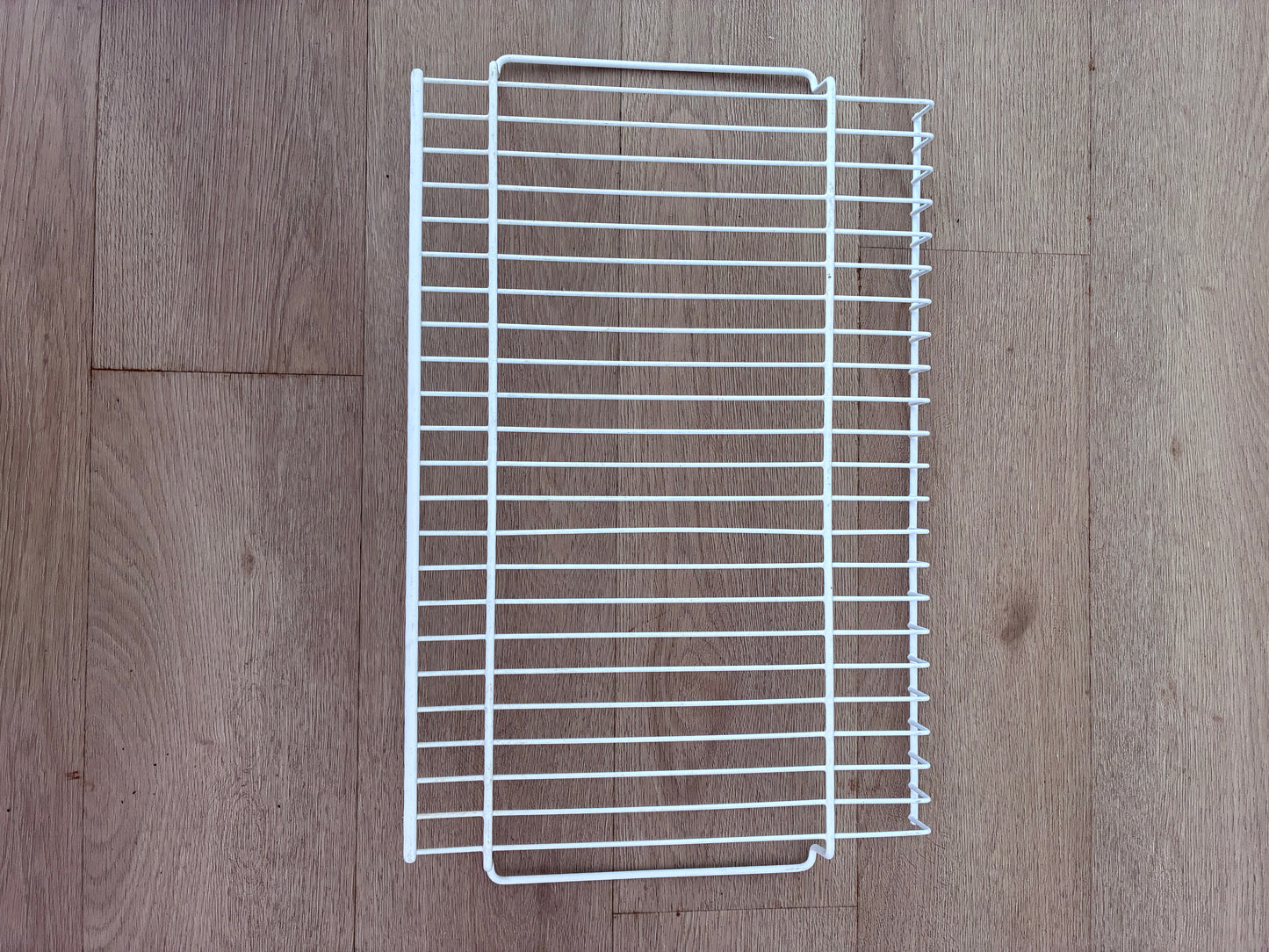 877929 Fisher & Paykel fridge freezer top wire shelf rack FITS E44B 680mm CABINETS 579 x 361