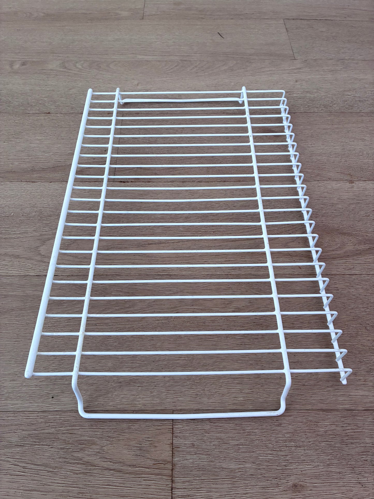 877929 Fisher & Paykel fridge freezer top wire shelf rack FITS E44B 680mm CABINETS 579 x 361