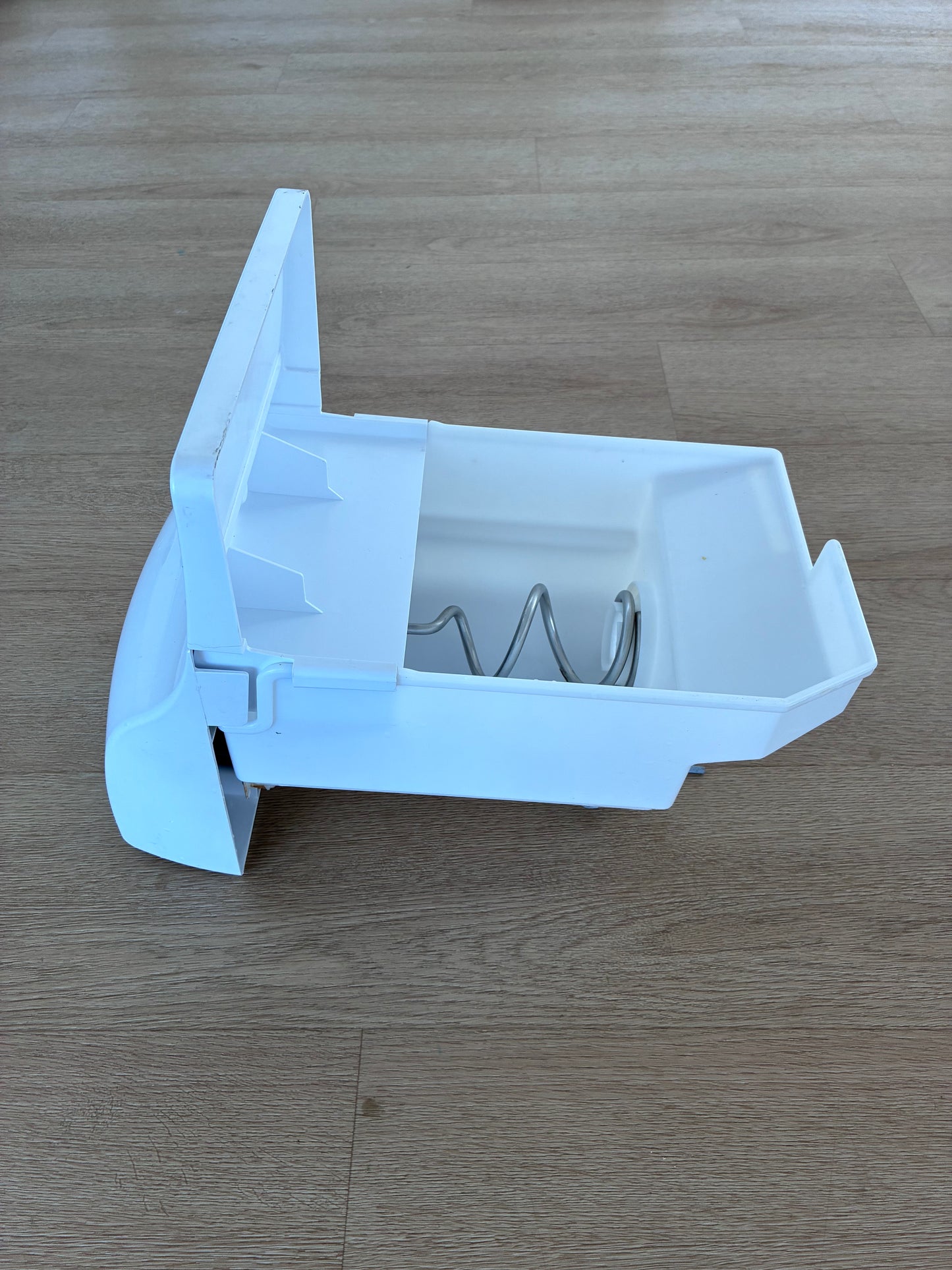 1443903 Westinghouse side by side fridge freezer ice bucket bin mixer assembly assy