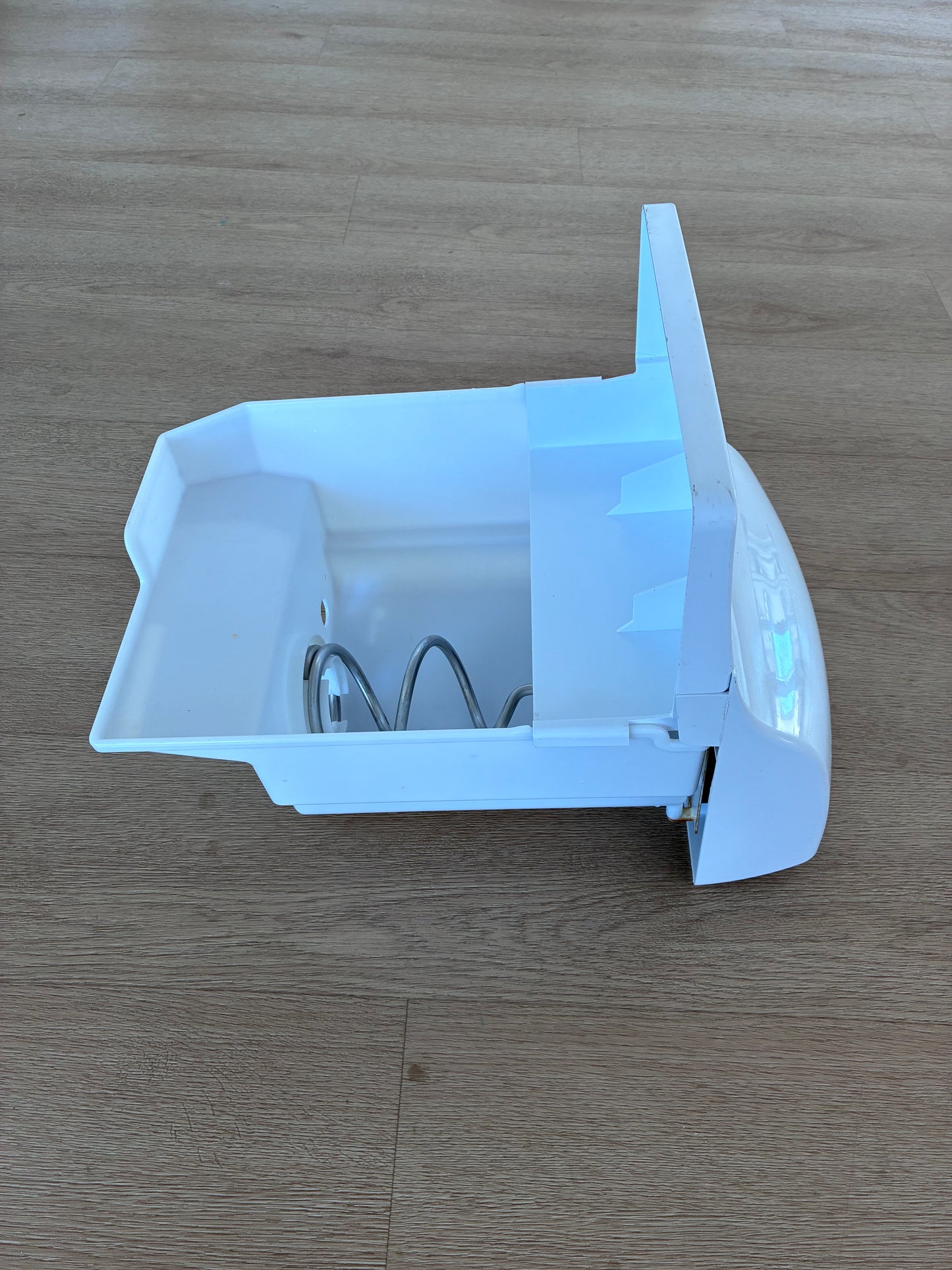 1443903 Westinghouse side by side fridge freezer ice bucket bin mixer assembly assy