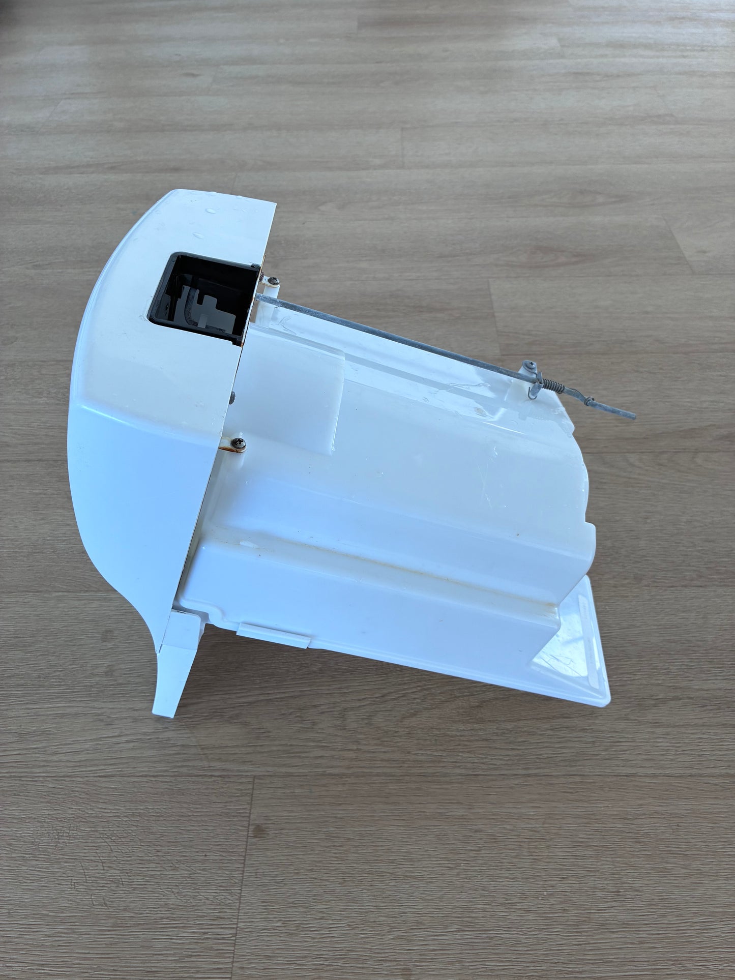 1443903 Westinghouse side by side fridge freezer ice bucket bin mixer assembly assy