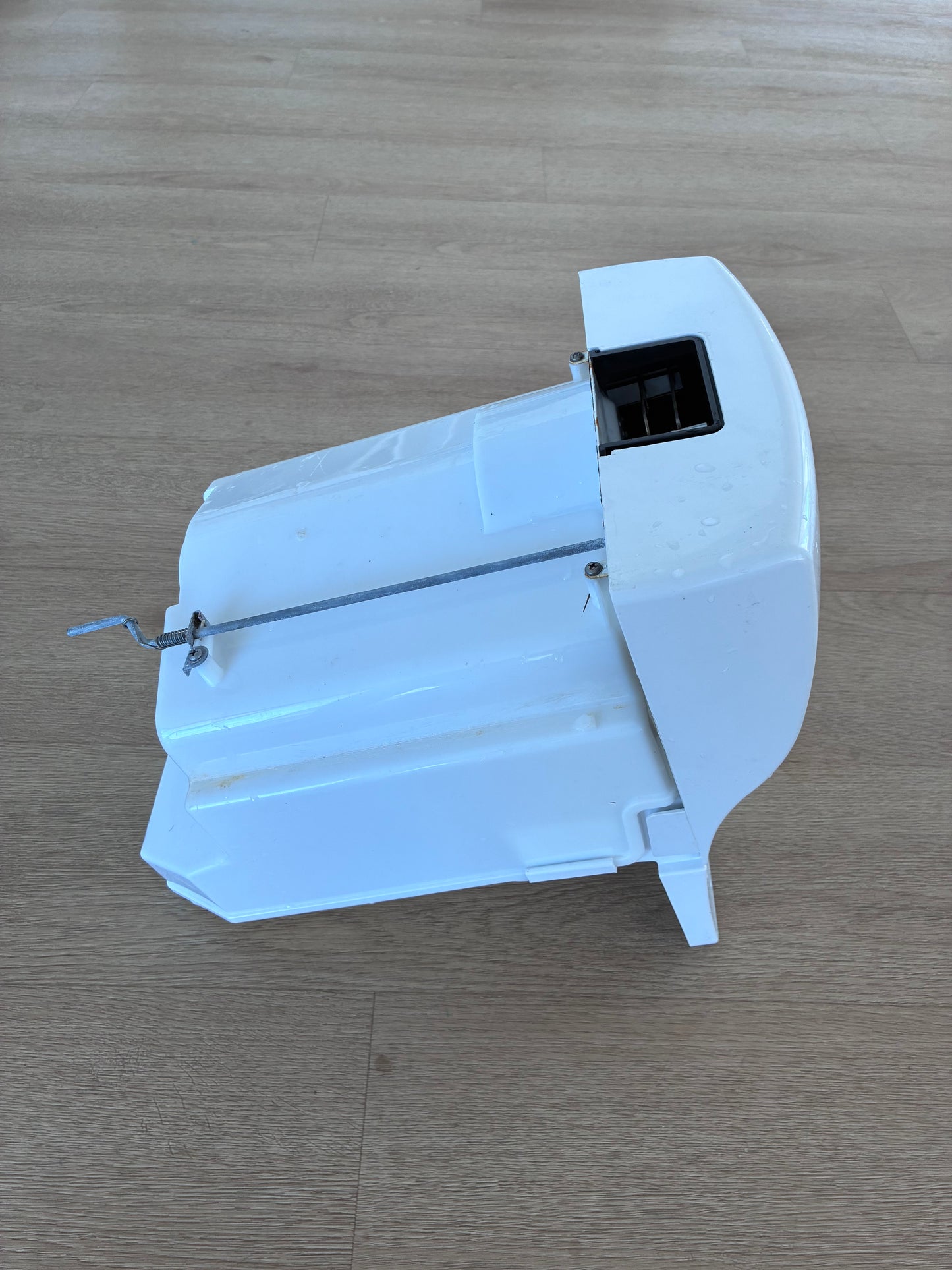 1443903 Westinghouse side by side fridge freezer ice bucket bin mixer assembly assy