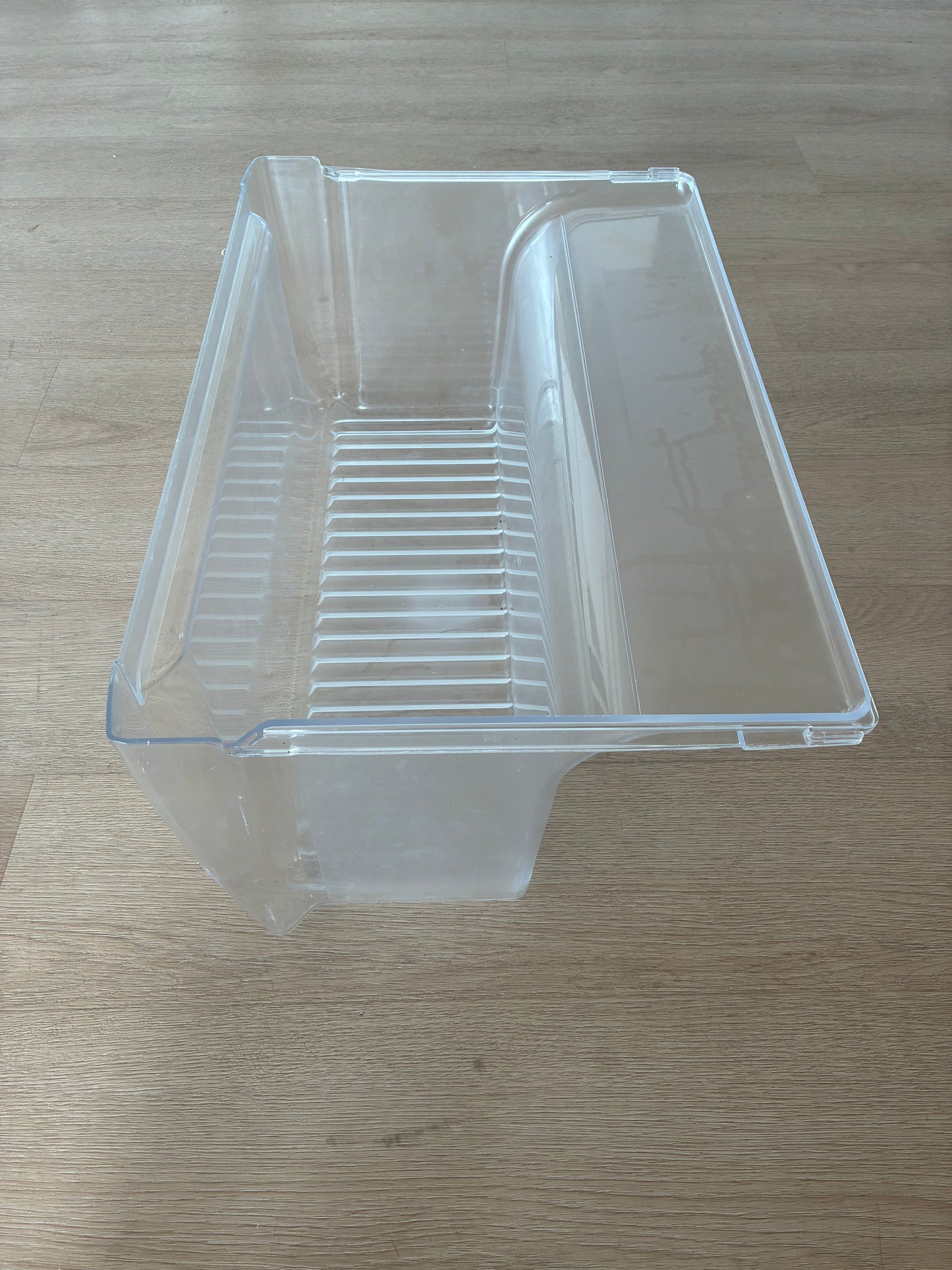 1446082 1448012 4055922209 Kelvinator Simpson fridge moulded crisper bin vegetable drawer storage container